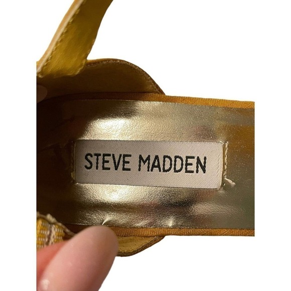 Steve Madden Valour Ruffle Sandals Weave Wedge Shoes Size 7.5 Mustard Buckle - Picture 5 of 9